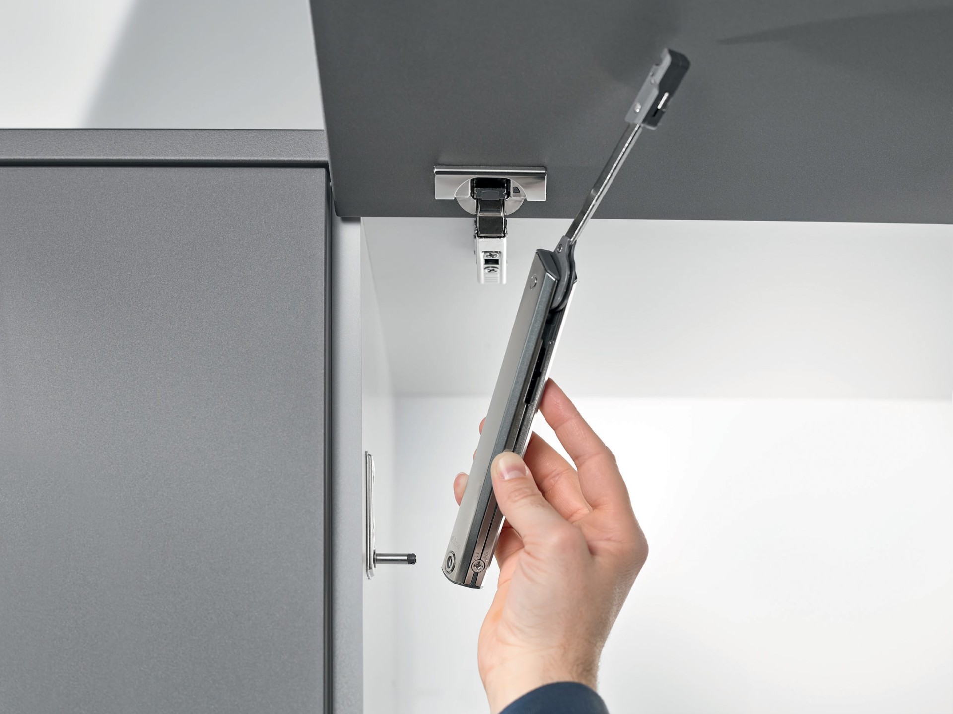 AVENTOS HKXS obróbka i montaż Blum