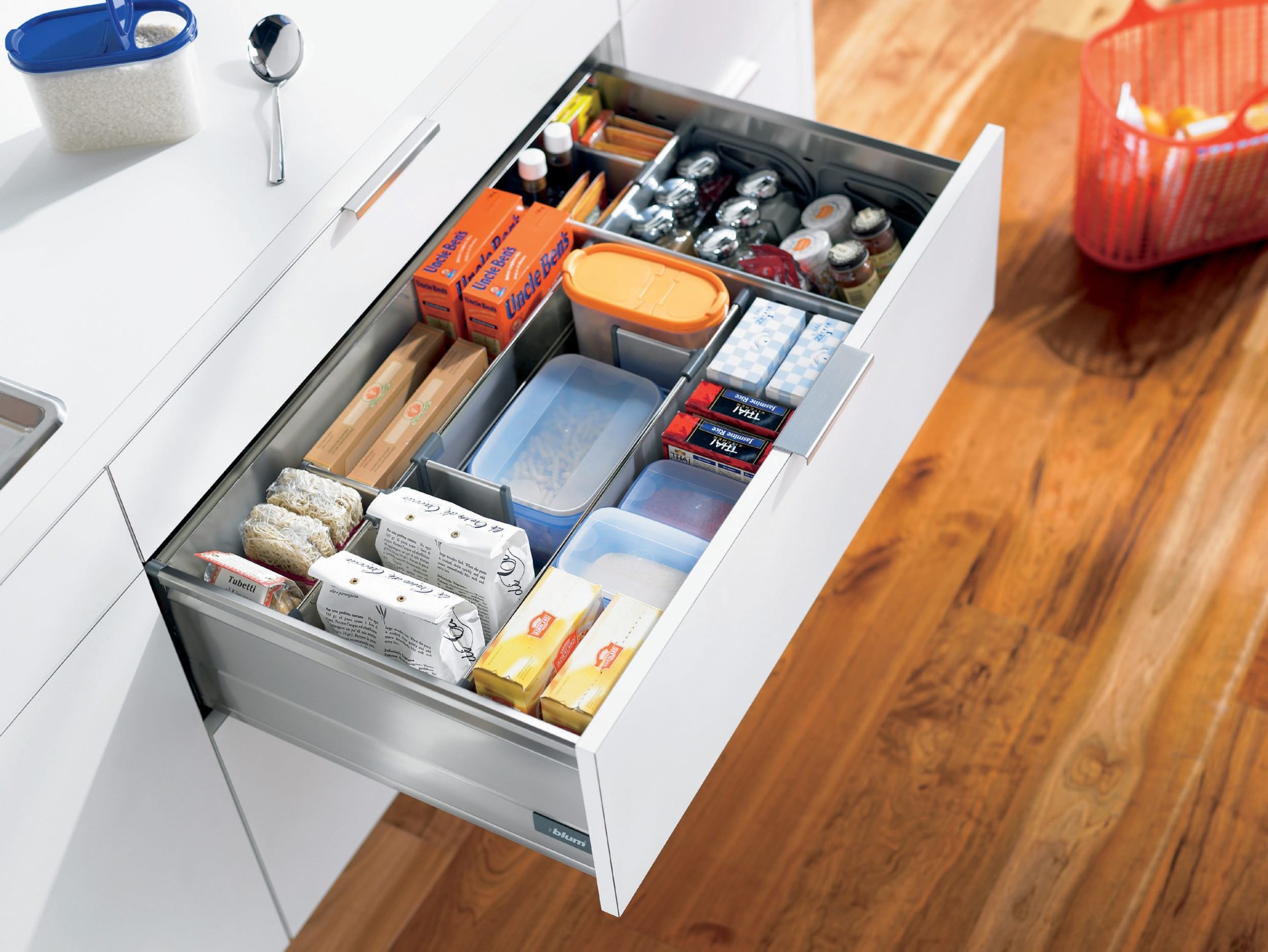 Base unit for kitchen utensils Blum