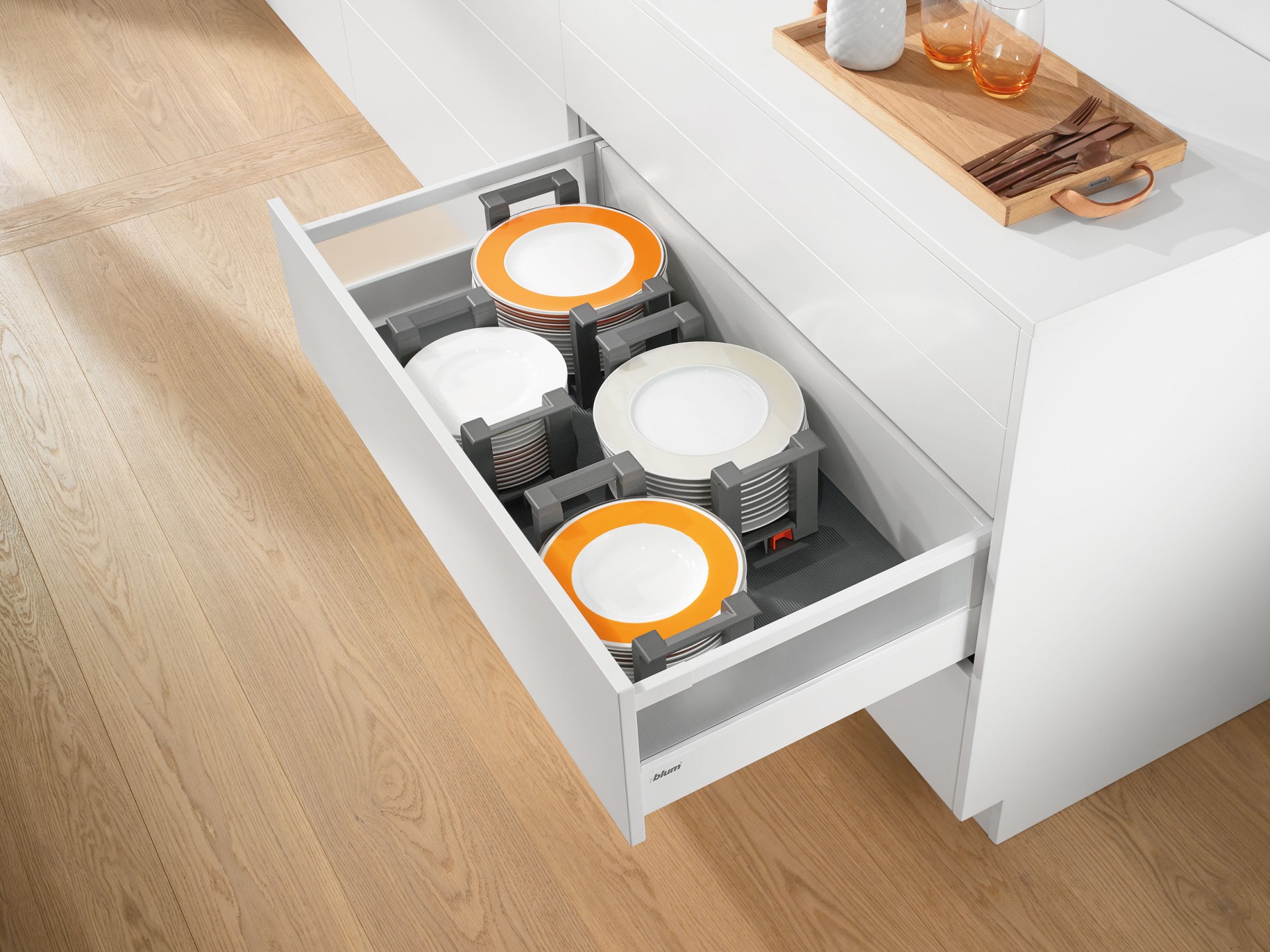 Base for dinnerware and cutlery Blum