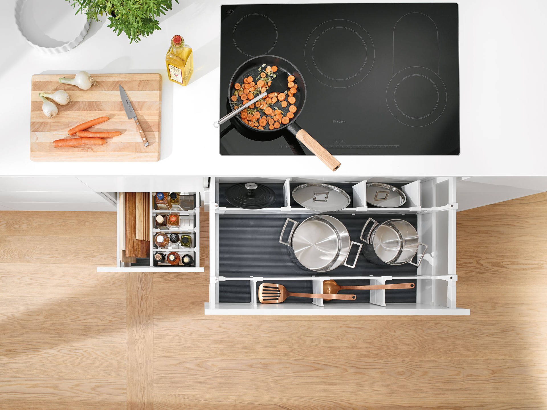 Base unit for kitchen accessories Blum