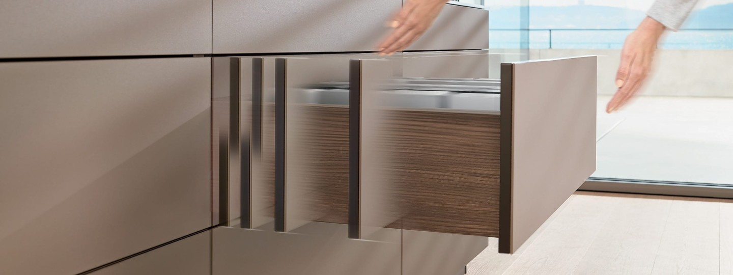 Blum толкатель. Tip on blumotion tandembox. Tip on blumotion tandembox. T60b3530 blum. Блюм мовенто направляющие.