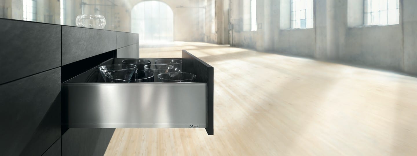 LEGRABOX: drawer for practical and modern kitchen furniture from Blum