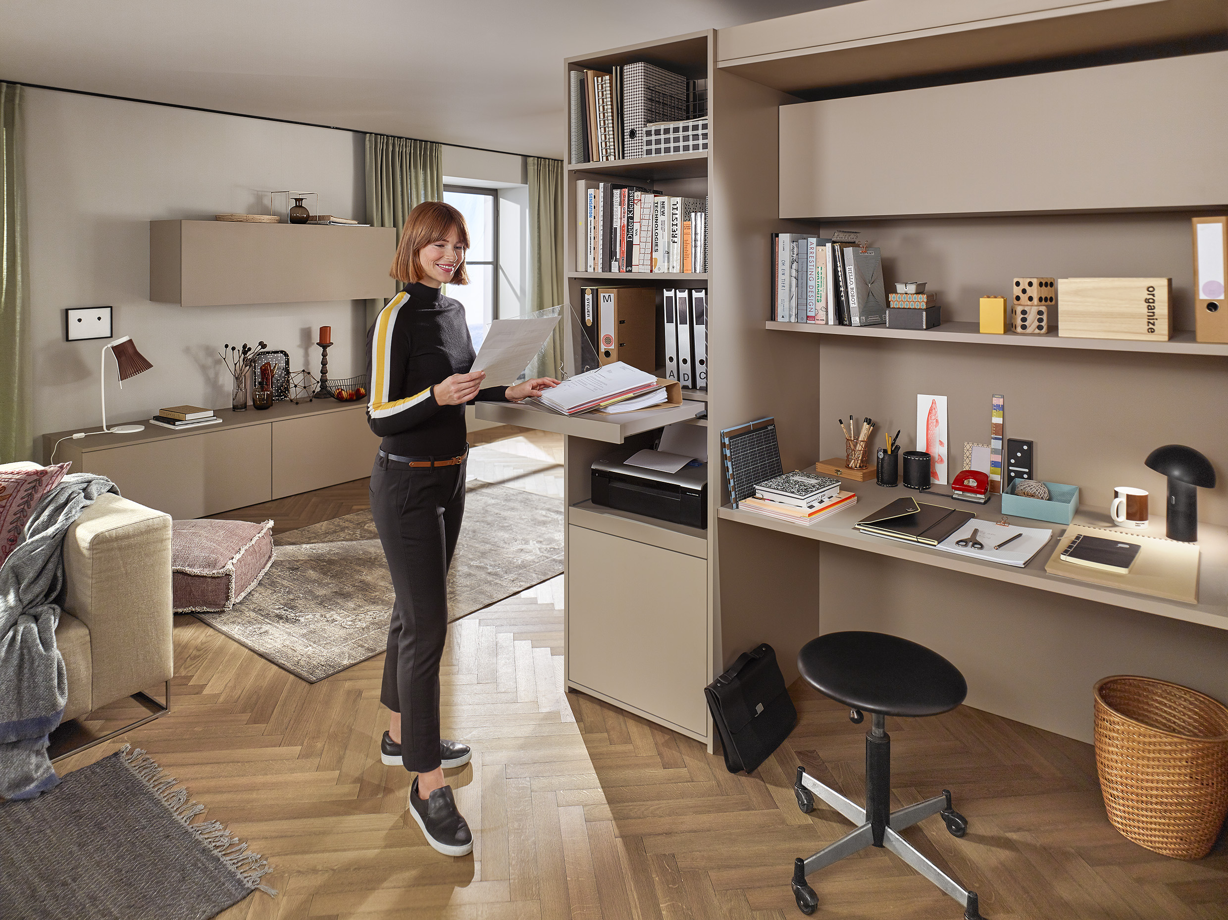 Pullout shelf lock Blum