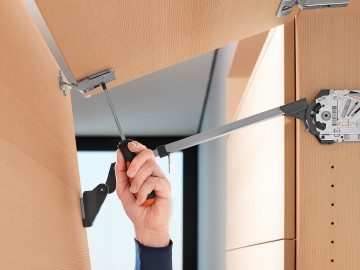 https://www.blum.com/corporate/media/bilder/produkte/klappensysteme/Blum_KLA0032_MO_FOT_FO_BAU_-SALL_-AOF4_-V2_TableImageLarge.jpg?r=1077173