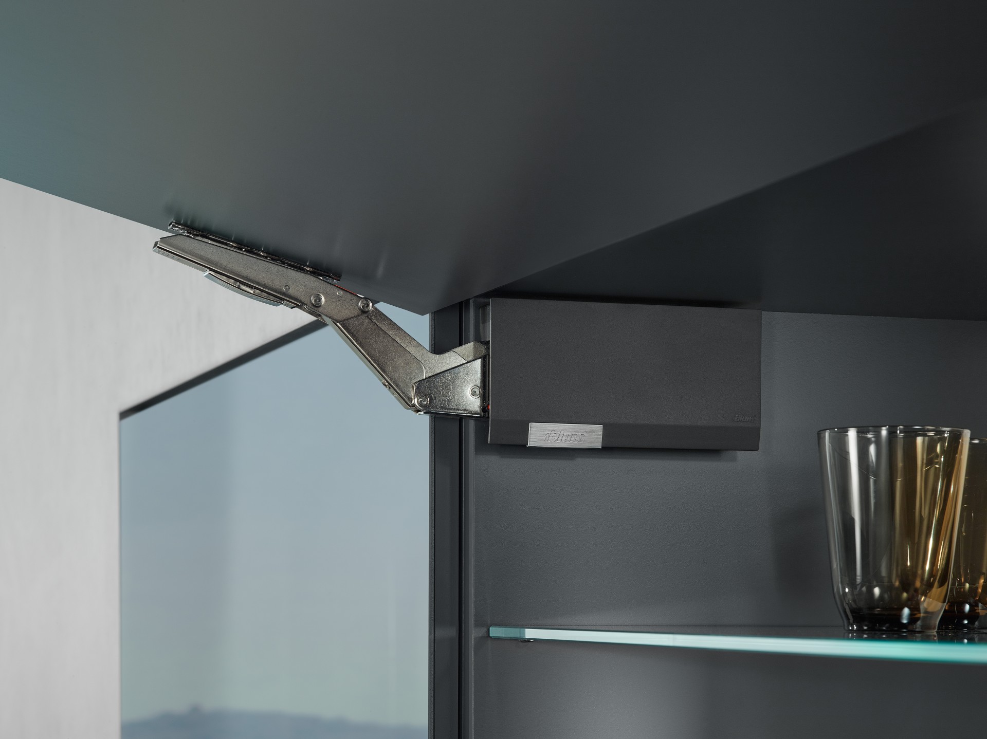 AVENTOS HK top Blum