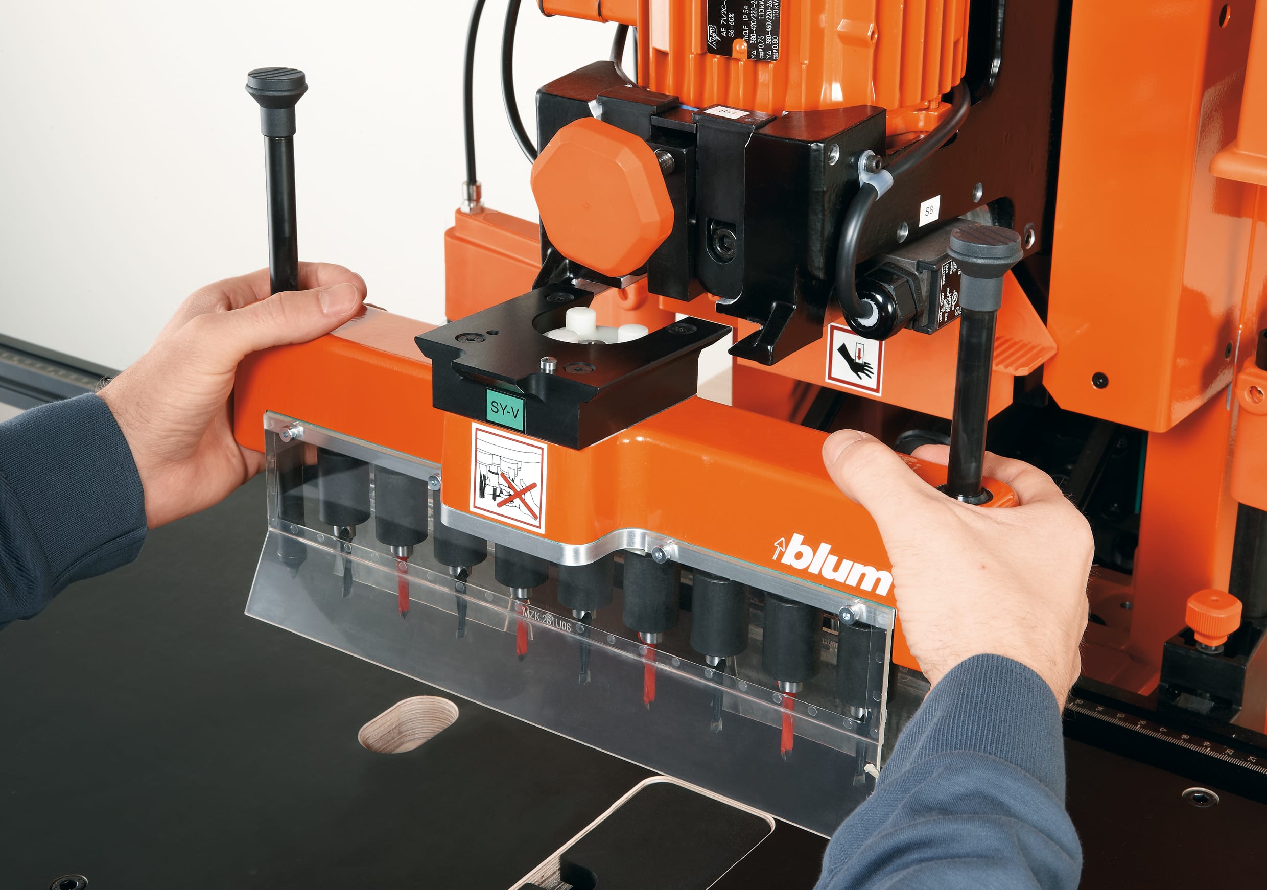 Drilling and insertion machines Blum