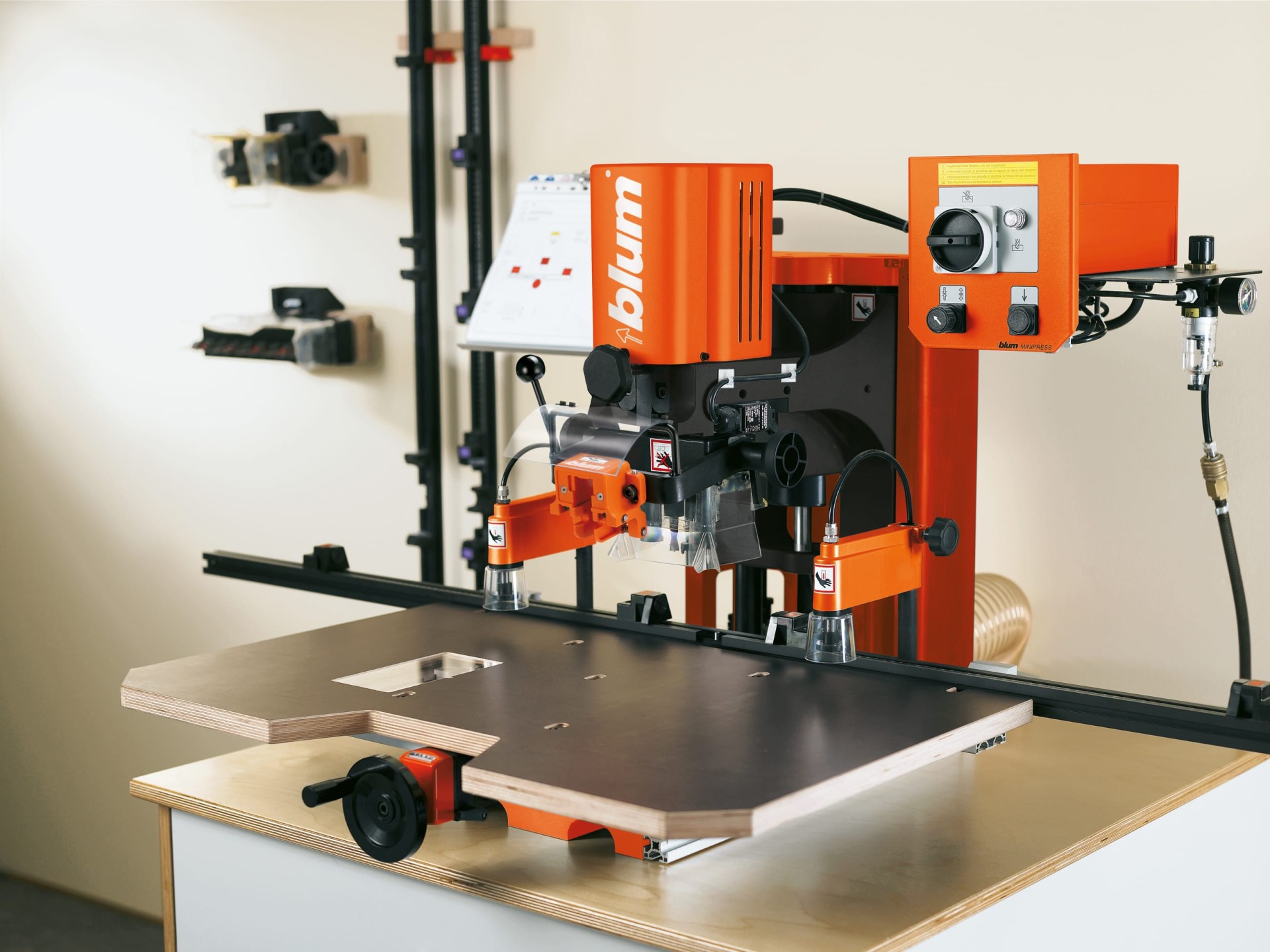 Drilling and insertion machines Blum