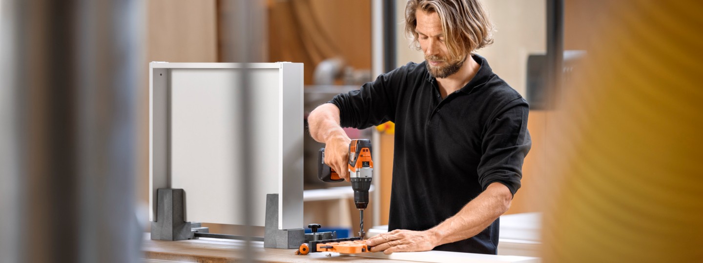 Сборка ящика LEGRABOX с помощью приспособления BOXFIX EL