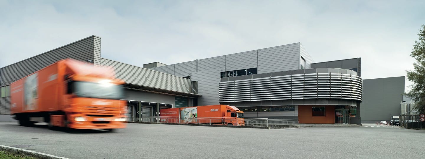 Blum unterstützt seine Kunden bei Logistik und Transport