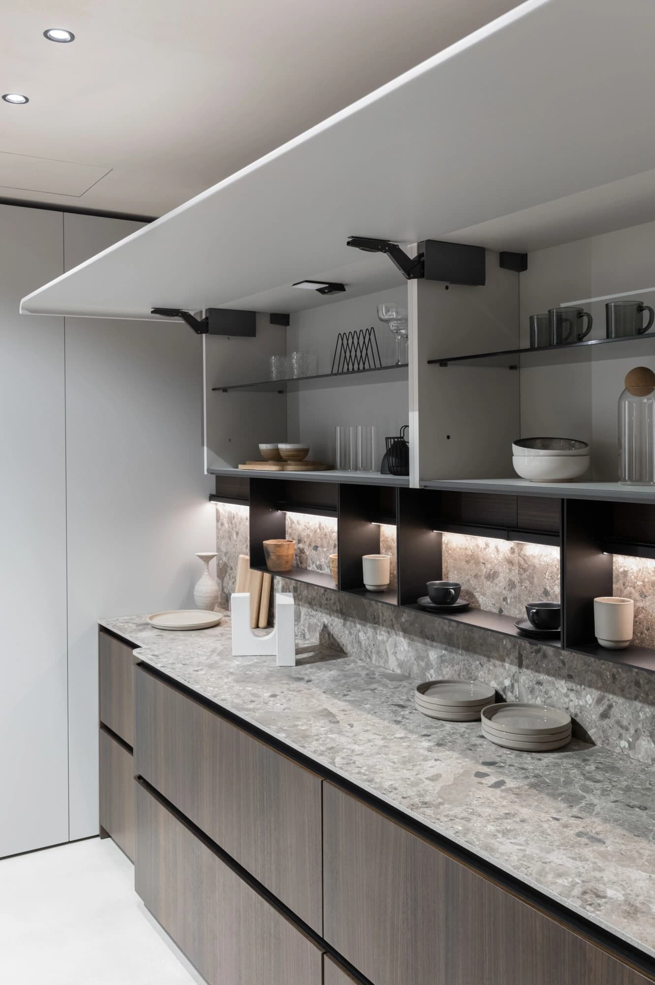 Implemented with AVENTOS top in eclipse black Seen at Arredo 3