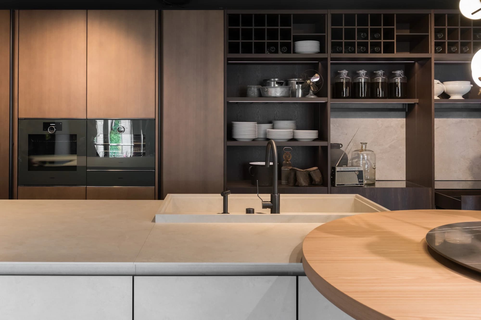 Implemented with CLIP top BLUMOTION in onyx black Seen at Boffi