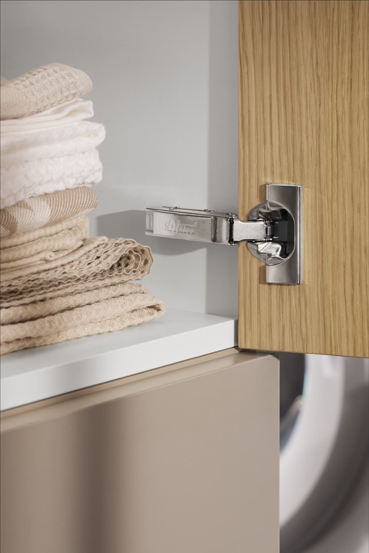 Një mobilie tualeti e hapur me mentesha