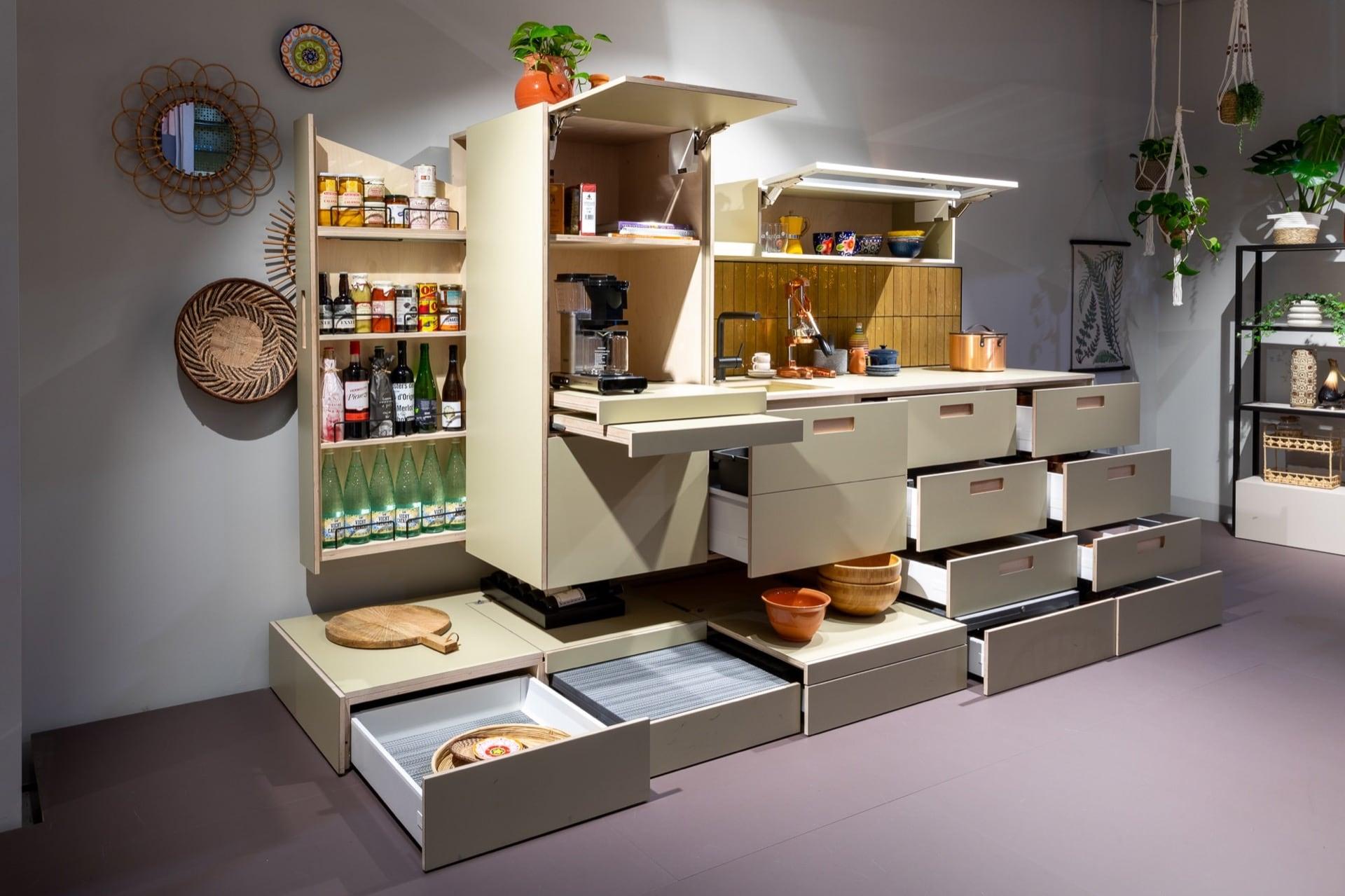 Dapur: Dapur serbaguna dengan penggunaan ruang yang baik selalu bisa dibuat tampil beda