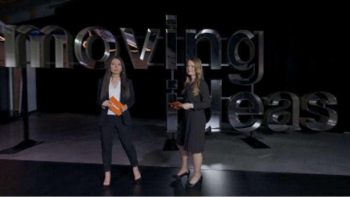 Two experts from Blum present ideas in front of the "moving ideas" logo.
