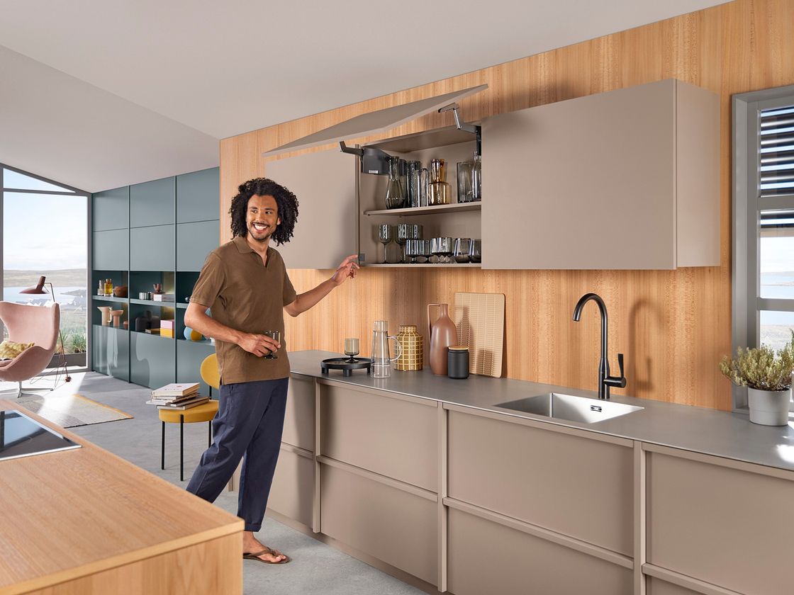 Поворотный подъёмный механизм Blum AVENTOS HS top