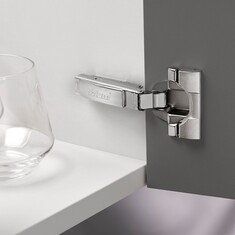 Das Scharnier von Blum mit CLIP-Mechanismus