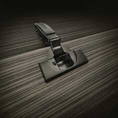 Dunkle Scharniere von Blum für mehr Durchgängigkeit