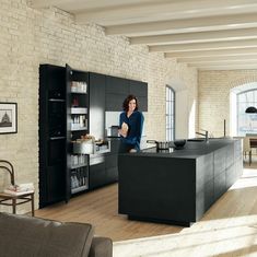 Ящики LEGRABOX в шкафу-колонке SPACE TOWER от Blum