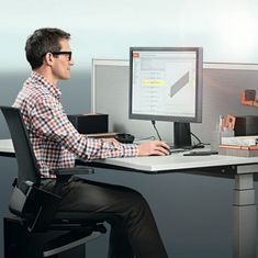 База даних про вироби: описи виробів, технічні деталі, креслення, CAD-дані тощо