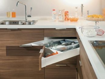 Geräumiger Eckschrank für leichten Zugriff