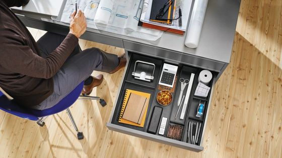 Cadres acier Noir terra mat AMBIA-LINE de Blum pour le tiroir du bureau
