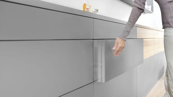 Grifflose Auszüge durch Antippen öffnen mit TIP-ON