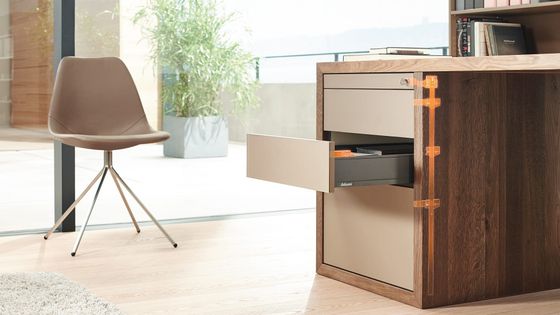 Центральный замок CABLOXX от Blum обеспечивает дополнительную защиту высококачественной мебели