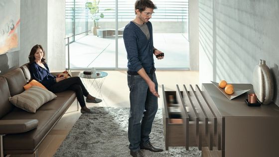 TIP-ON BLUMOTION dans les meubles du salon