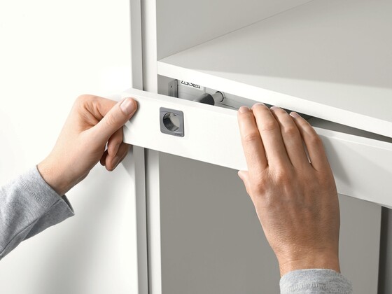 Монтаж глухой панели SERVO-DRIVE flex