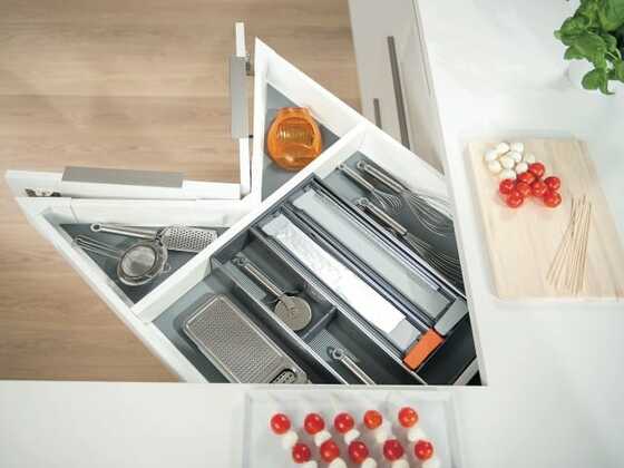 Доступ к содержимому в самых дальних углах ящика благодаря SPACE CORNER