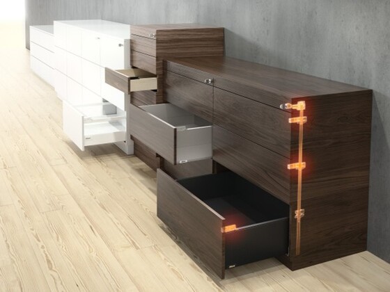 CABLOXX de Blum est compatible avec les tiroirs métalliques TANDEMBOX et LÉGRABOX ainsi qu'avec les coulisses pour tiroirs bois MOVENTO et TANDEM