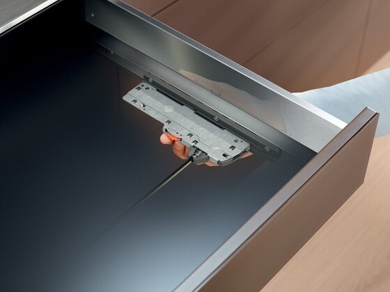 Réglage en profondeur intégré TIP-ON BLUMOTION Blum