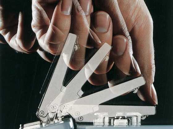 Werkzeuglos zu montierendes CLIP-Scharnier von Blum