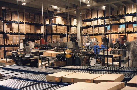 Montage von Scharnieren und Rollschubführungen bei Blum USA