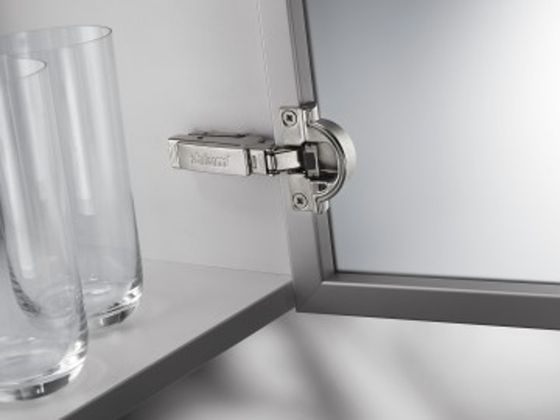 Charnière 95° CLIP top de Blum pour portes à cadre en aluminium