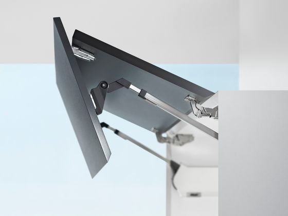 Coupe d'onglet porte relevable AVENTOS HF Blum