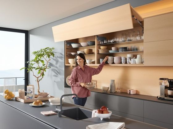 Синхронізація кількох механізмів SERVO-DRIVE для AVENTOS у корпусах із спільним фасадом
