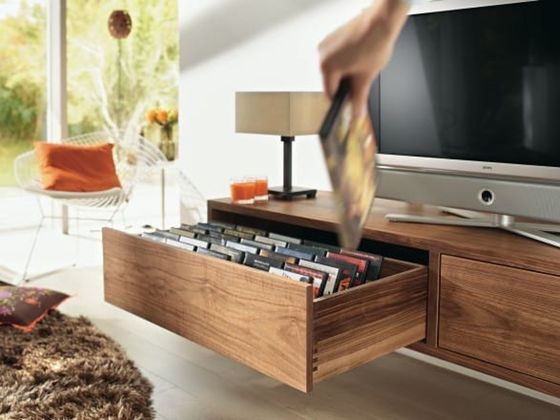 Meuble de salon avec tiroir bois équipé de la coulisse TANDEM de Blum