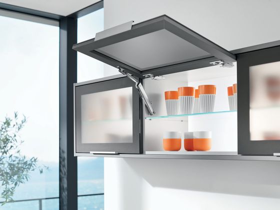 С AVENTOS HK-XS можно использовать фасады с алюминиевой рамкой