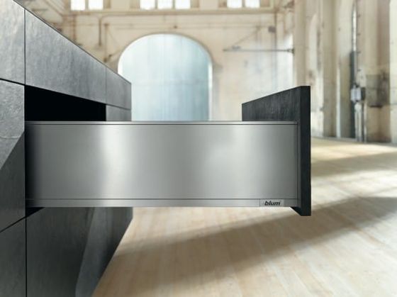 Ящик c тонкими царгами LEGRABOX от Blum