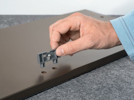 Mise en place de l'équerre de stabilisation du fond