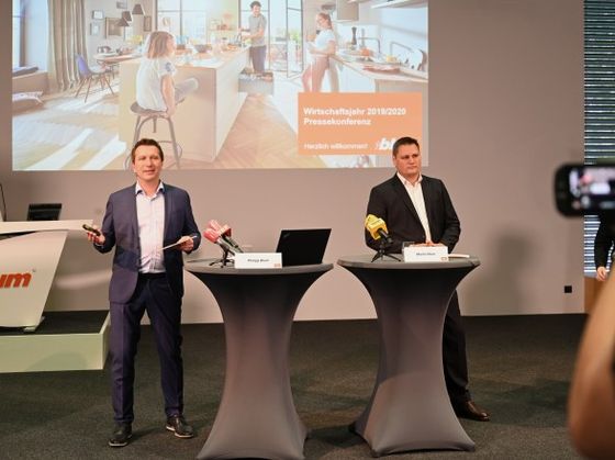 Pressekonferenz zum Wirtschaftsjahresabschluss von Blum