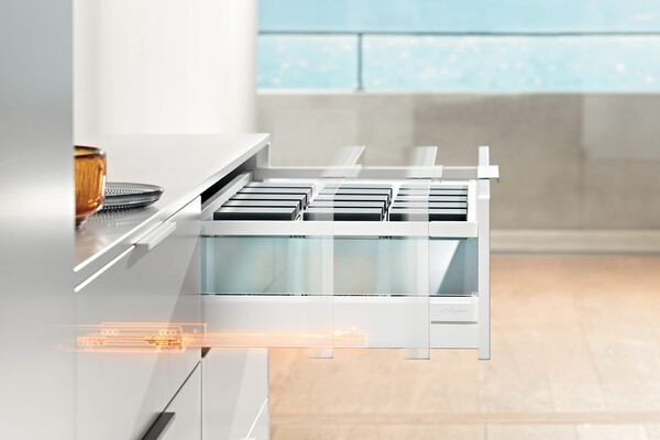 TANDEMBOX antaro für puristisches Schuladendesign