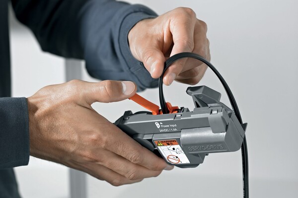 Монтаж SERVO-DRIVE для AVENTOS от Blum