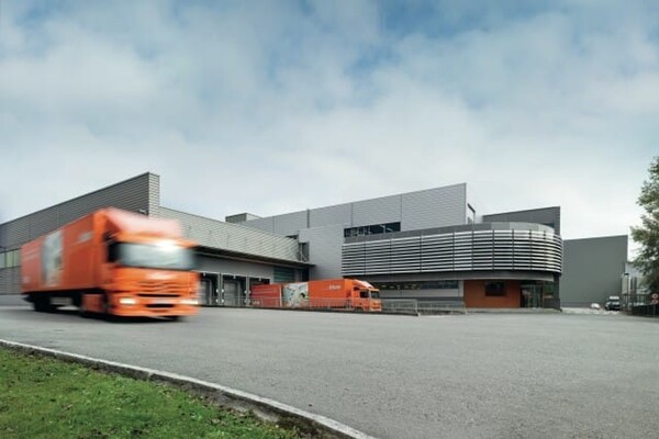 Blum unterstützt seine Kunden bei Logistik und Transport