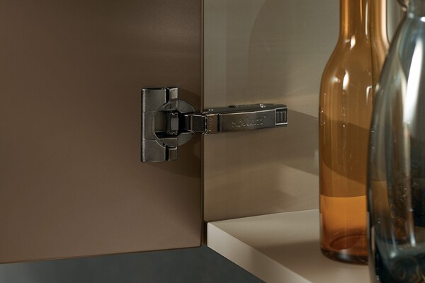 Charnière 107° CLIP top BLUMOTION de Blum en Noir onyx