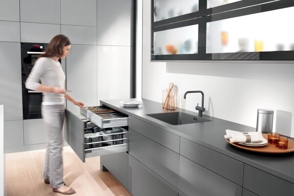 Ящики TANDEMBOX plus от Blum на кухне