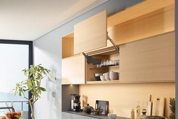 Hochliftklappe von Blum mit einteiliger Front