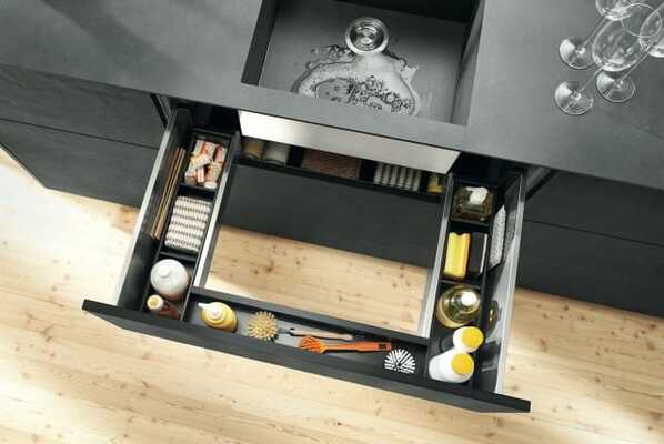 Optimale Raumnutzung unter der Spüle dank Blum