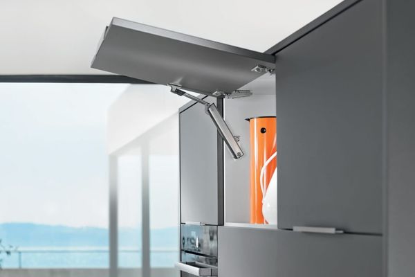 Компактный поворотный подъемник AVENTOS HK-XS от Blum